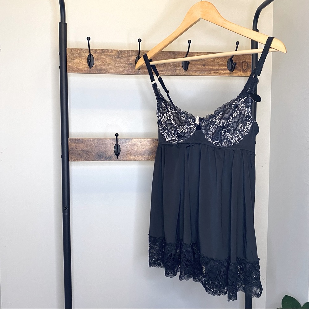 Women’s Black Lace Underwire baby doll with adjustable straps size M